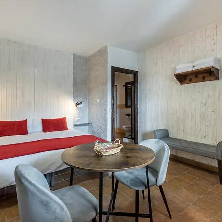Hotel & El Cercado